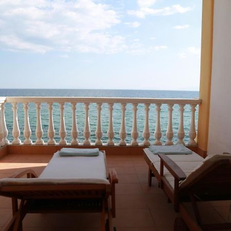George&Katerina Houses Paralia Dionisiou Exterior foto